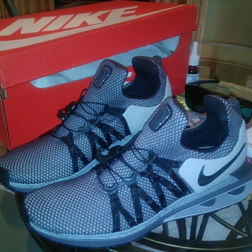 Nike shox gravity size 10